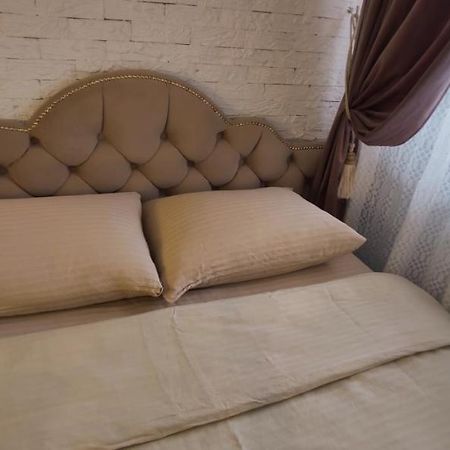 Inessa Center Guest Penthhouse Apartment คีชีเนา ภายนอก รูปภาพ