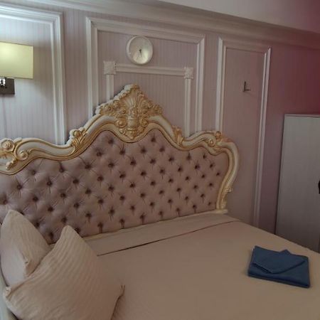 Inessa Center Guest Penthhouse Apartment คีชีเนา ภายนอก รูปภาพ
