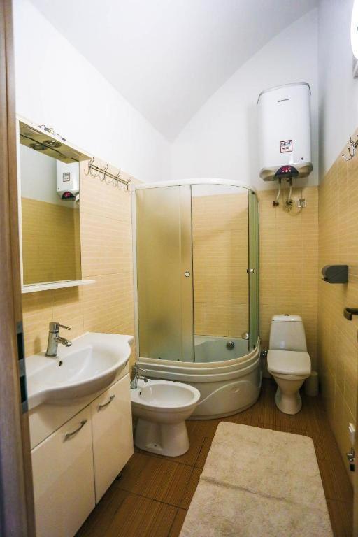 Inessa Center Guest Penthhouse Apartment คีชีเนา ภายนอก รูปภาพ