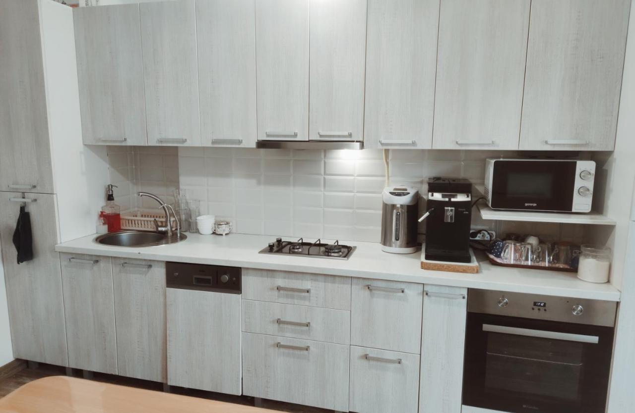 Inessa Center Guest Penthhouse Apartment คีชีเนา ภายนอก รูปภาพ