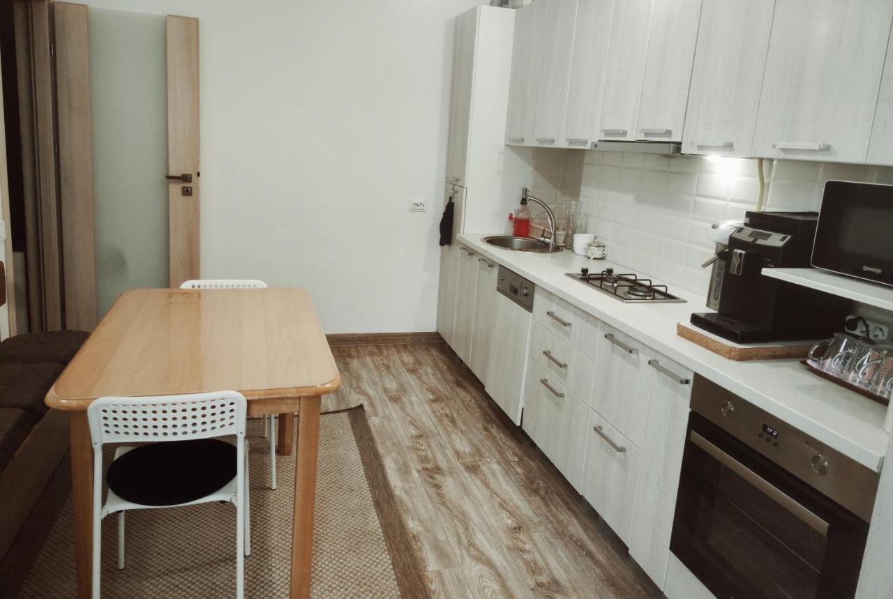 Inessa Center Guest Penthhouse Apartment คีชีเนา ภายนอก รูปภาพ