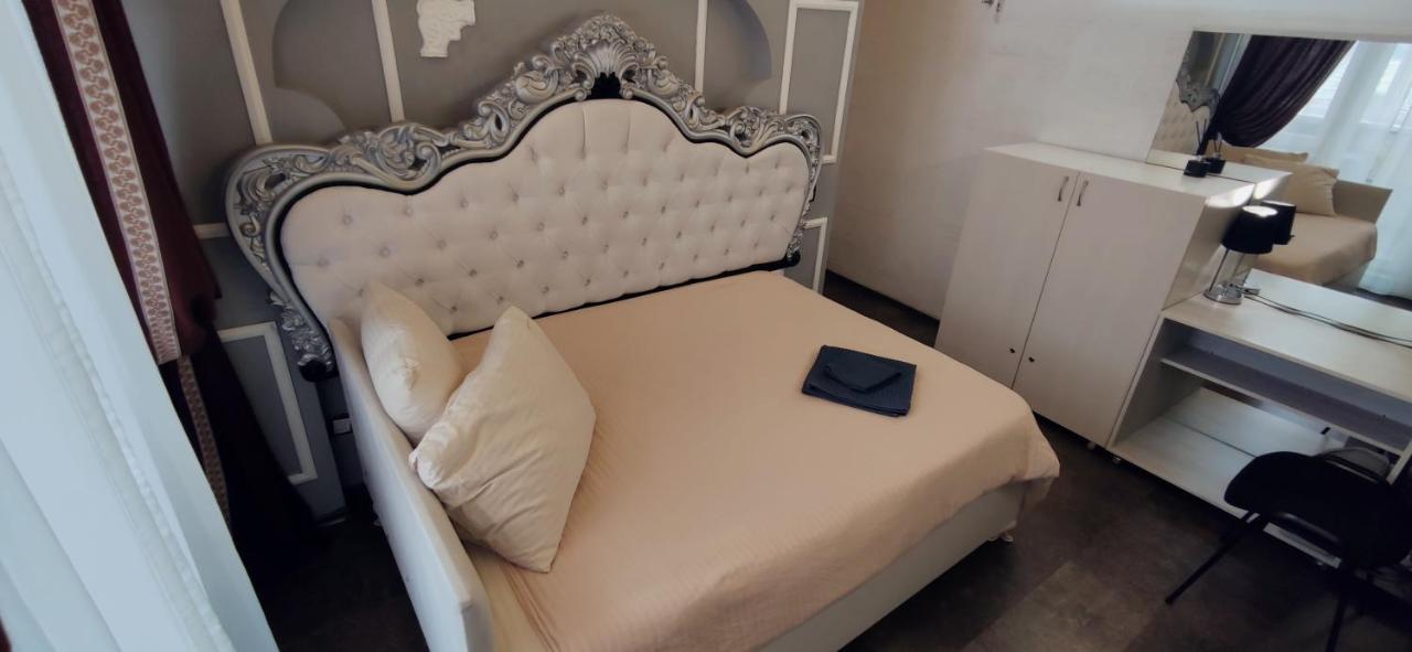 Inessa Center Guest Penthhouse Apartment คีชีเนา ภายนอก รูปภาพ