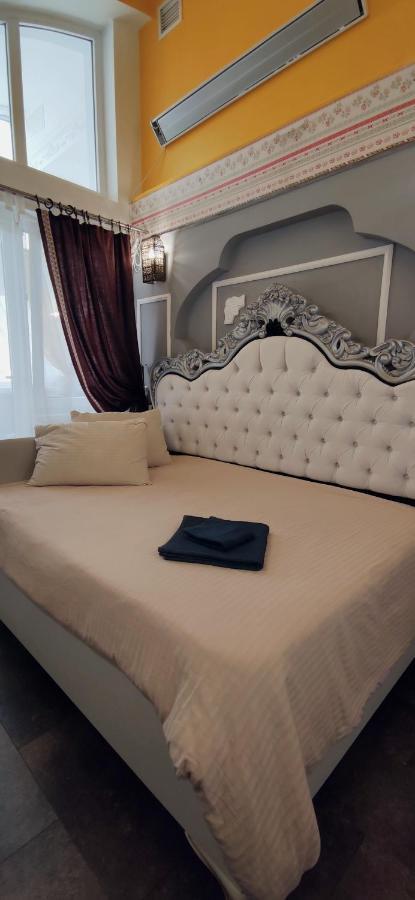 Inessa Center Guest Penthhouse Apartment คีชีเนา ภายนอก รูปภาพ