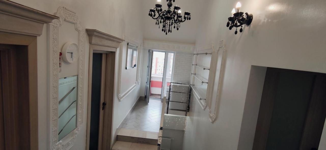 Inessa Center Guest Penthhouse Apartment คีชีเนา ภายนอก รูปภาพ