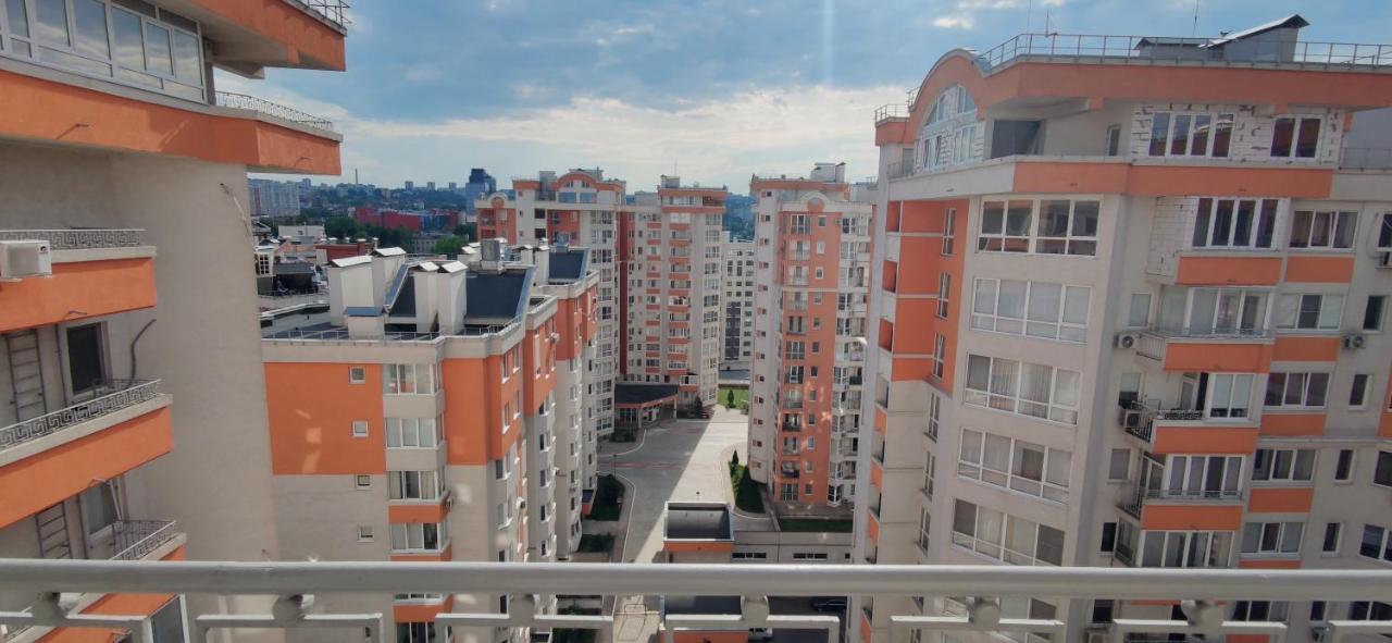 Inessa Center Guest Penthhouse Apartment คีชีเนา ภายนอก รูปภาพ